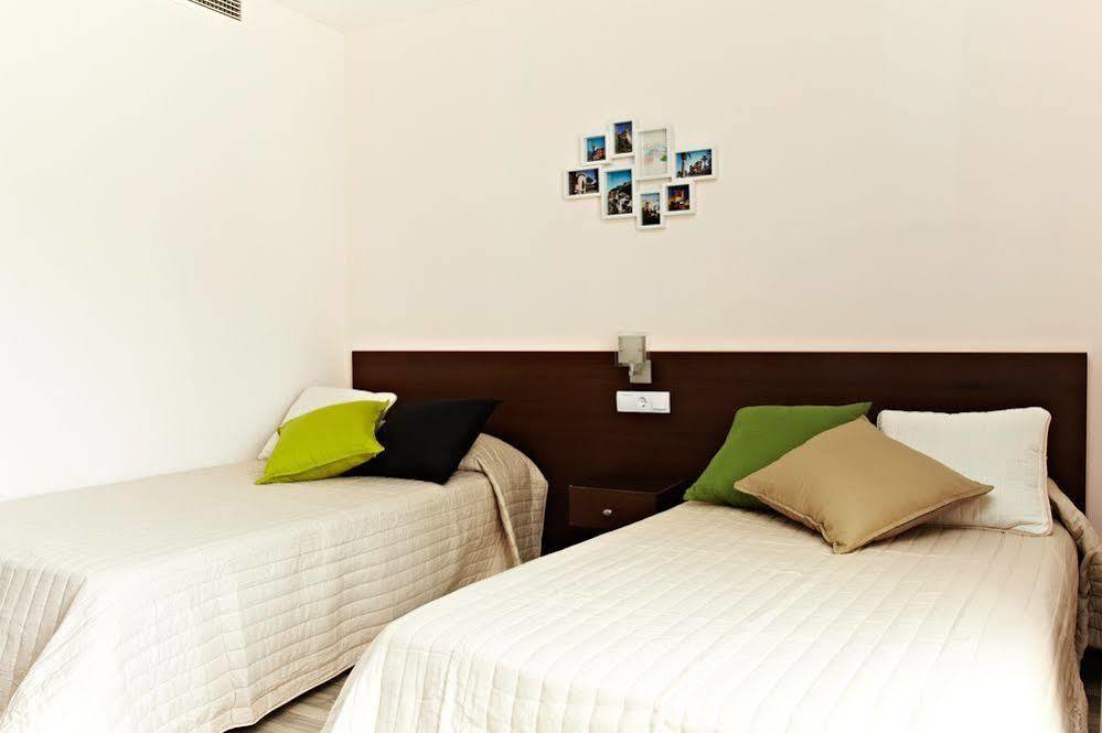 Hotel Ginosi Basics Centric Apartel Castelldefels Exteriér fotografie